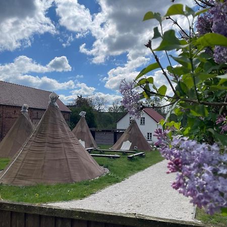 Kuckunniwi Tipidorf Hotel Tauche Bagian luar foto