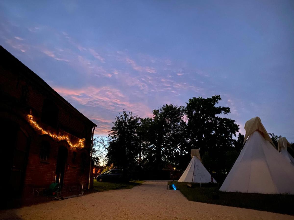 Kuckunniwi Tipidorf Hotel Tauche Bagian luar foto