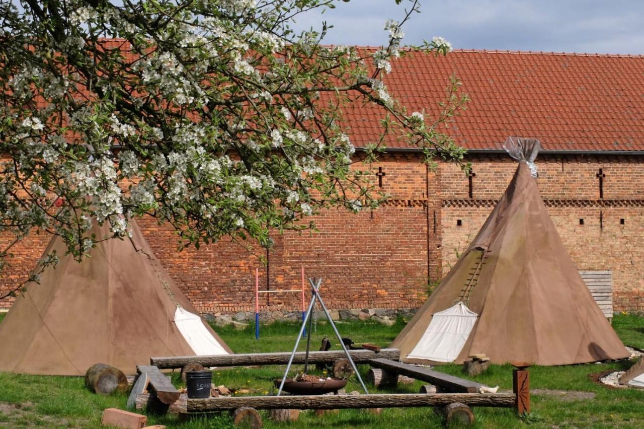 Kuckunniwi Tipidorf Hotel Tauche Bagian luar foto