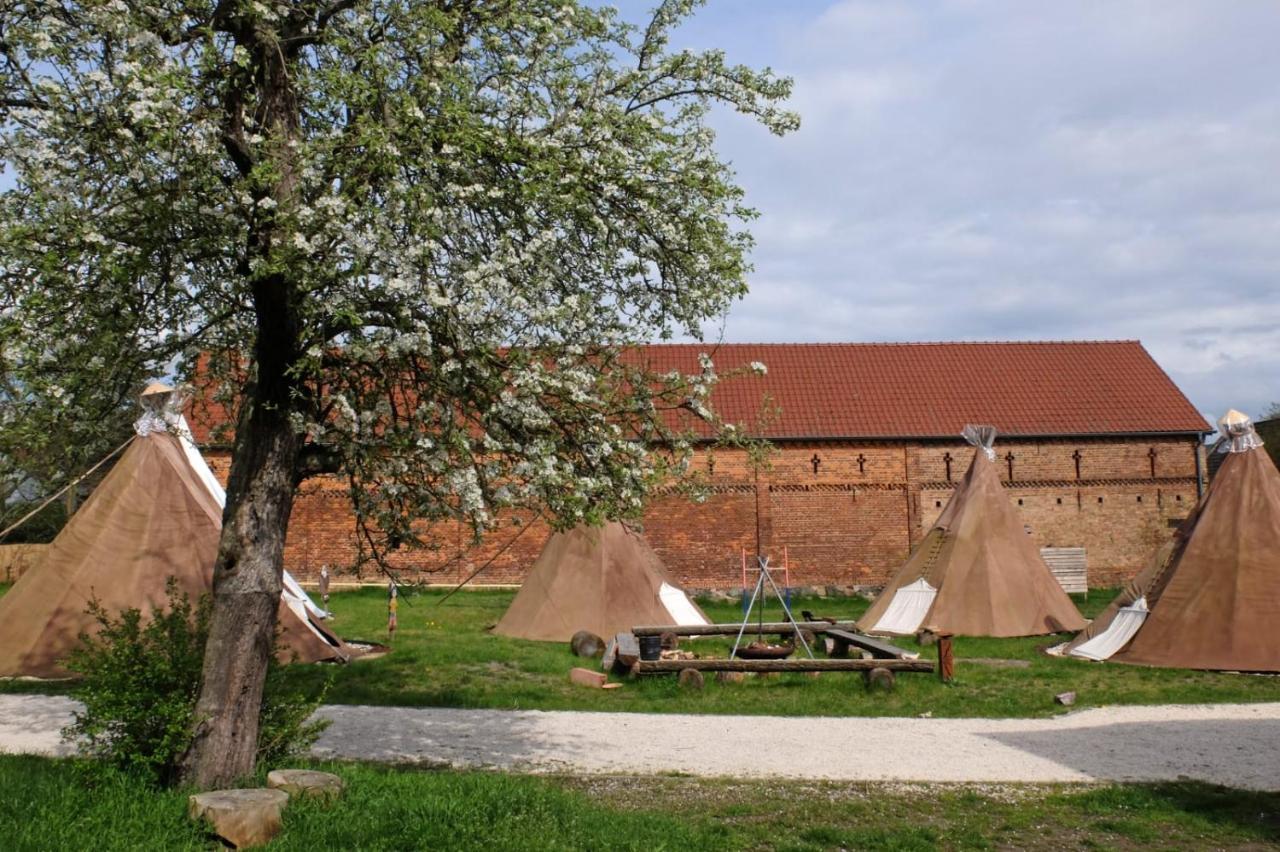 Kuckunniwi Tipidorf Hotel Tauche Bagian luar foto