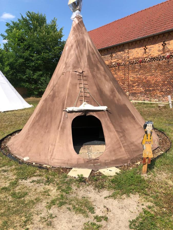 Kuckunniwi Tipidorf Hotel Tauche Bagian luar foto