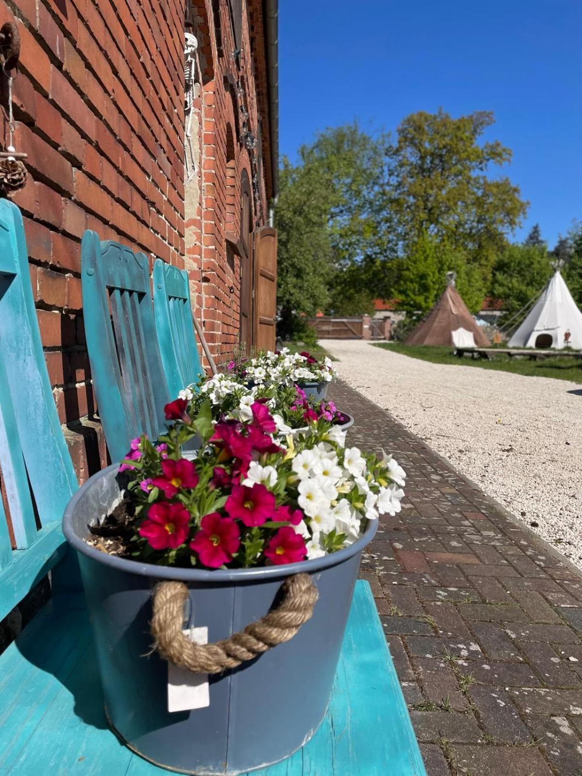 Kuckunniwi Tipidorf Hotel Tauche Bagian luar foto