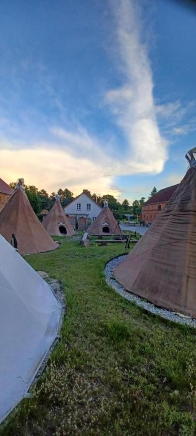 Kuckunniwi Tipidorf Hotel Tauche Bagian luar foto