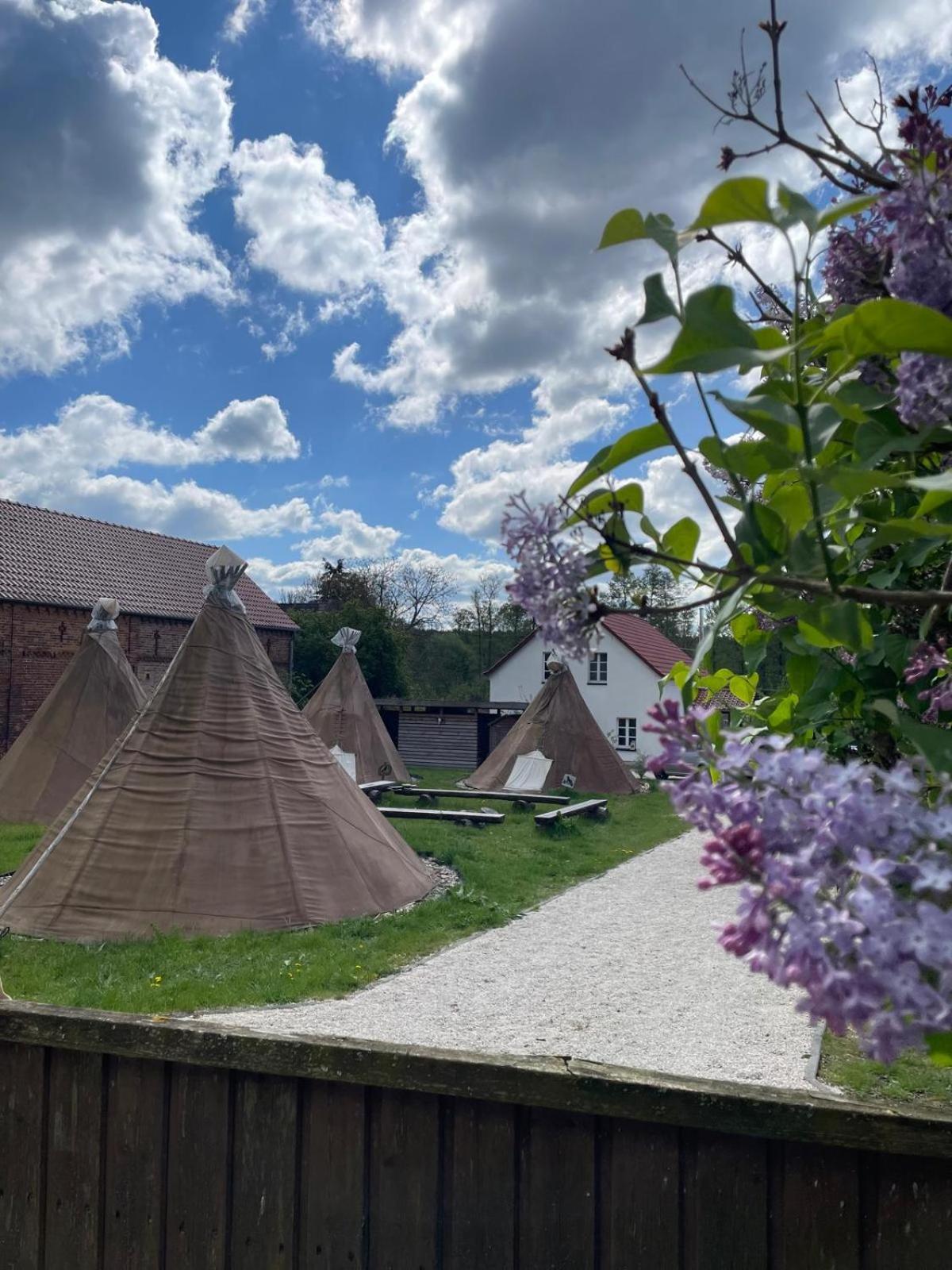 Kuckunniwi Tipidorf Hotel Tauche Bagian luar foto